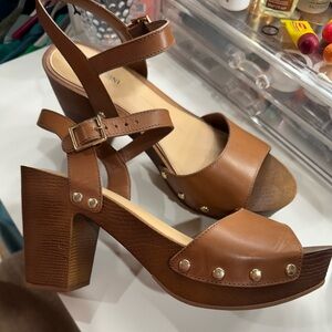 Gianni Bini leather wooden heel sandal. Size 8 1/2 $20